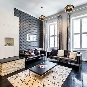 Apartment Bpr B&w Elegant, Budapest